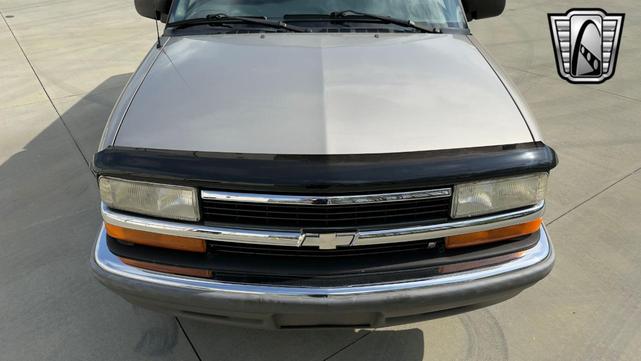 Photo of 2002 Gray Chevrolet S-10
