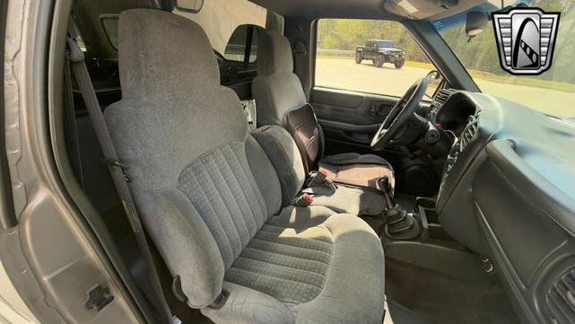 Photo of 2002 Gray Chevrolet S-10