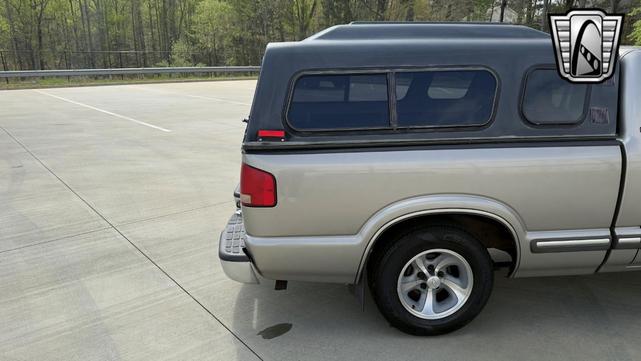 Photo of 2002 Gray Chevrolet S-10