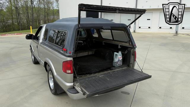 Photo of 2002 Gray Chevrolet S-10