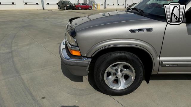 Photo of 2002 Gray Chevrolet S-10