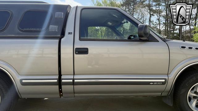 Photo of 2002 Gray Chevrolet S-10