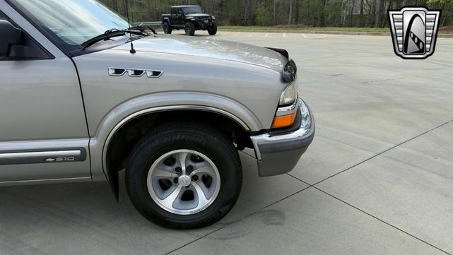 Photo of 2002 Gray Chevrolet S-10