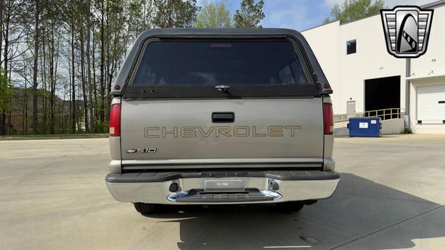 Photo of 2002 Gray Chevrolet S-10