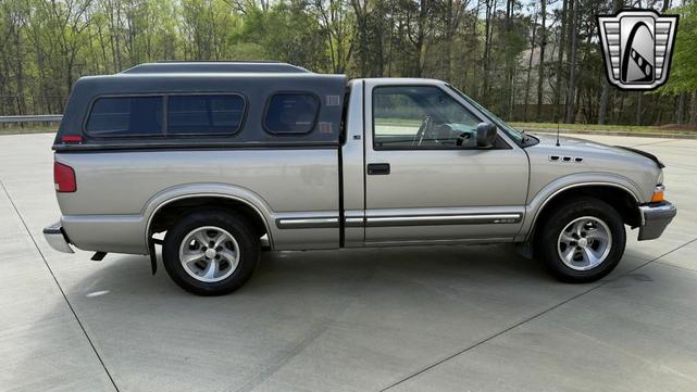 Photo of 2002 Gray Chevrolet S-10