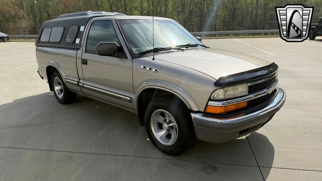 Photo of 2002 Gray Chevrolet S-10