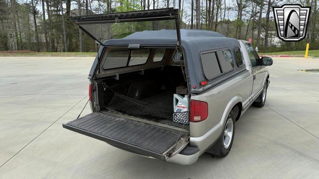 Photo of 2002 Gray Chevrolet S-10
