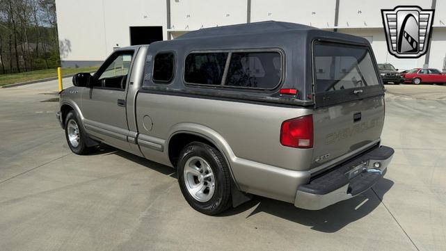Photo of 2002 Gray Chevrolet S-10