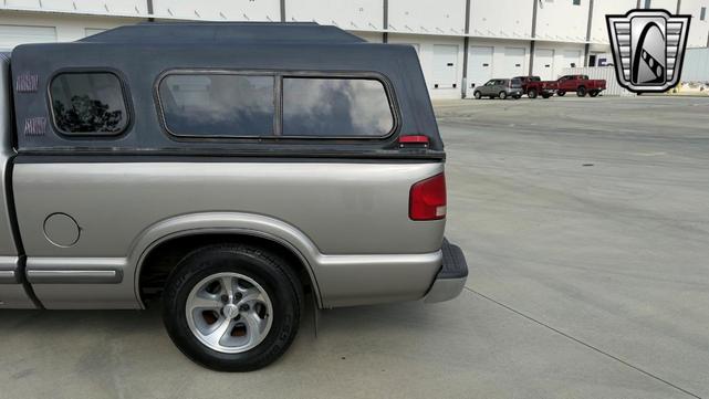 Photo of 2002 Gray Chevrolet S-10
