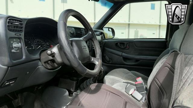 Photo of 2002 Gray Chevrolet S-10