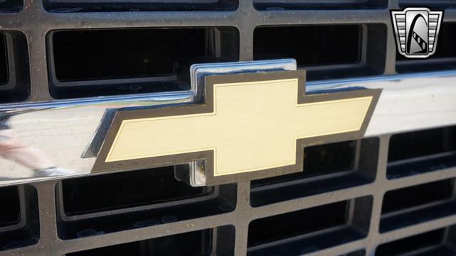 Photo of 1986 White and blue stripe Chevrolet C10/K10
