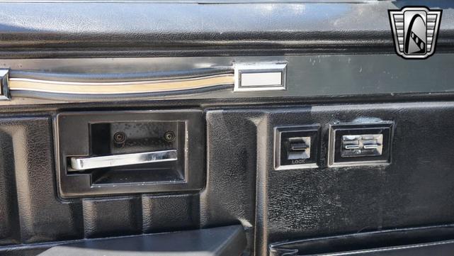 Photo of 1986 White and blue stripe Chevrolet C10/K10