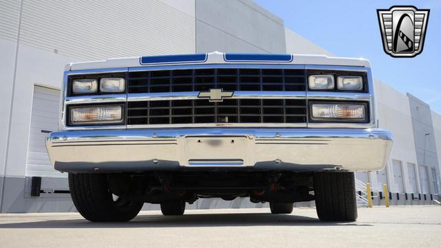 Photo of 1986 White and blue stripe Chevrolet C10/K10