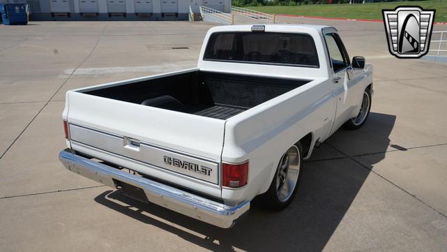Photo of 1986 White and blue stripe Chevrolet C10/K10