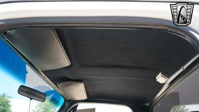 Photo of 1986 White and blue stripe Chevrolet C10/K10