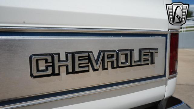 Photo of 1986 White and blue stripe Chevrolet C10/K10