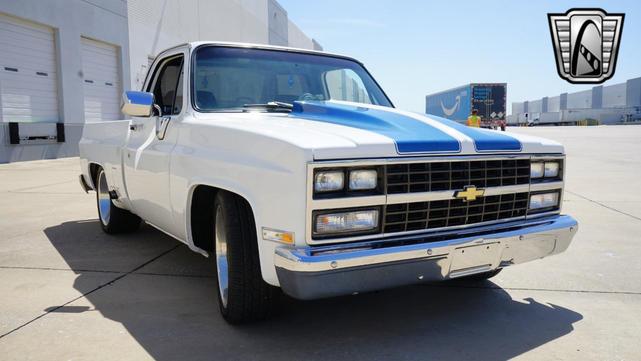 Photo of 1986 White and blue stripe Chevrolet C10/K10