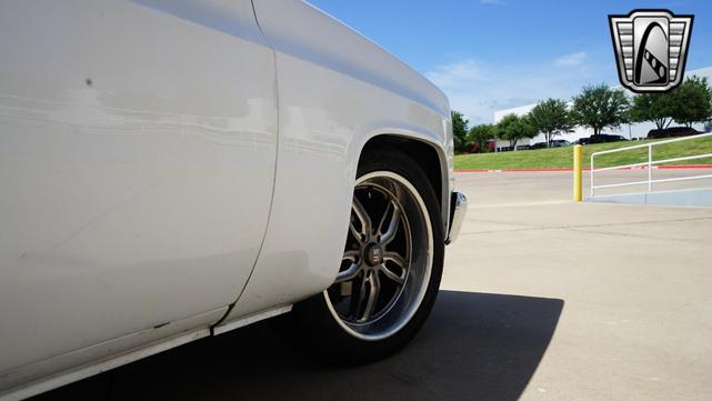 Photo of 1986 White and blue stripe Chevrolet C10/K10