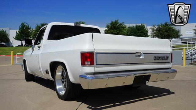 Photo of 1986 White and blue stripe Chevrolet C10/K10