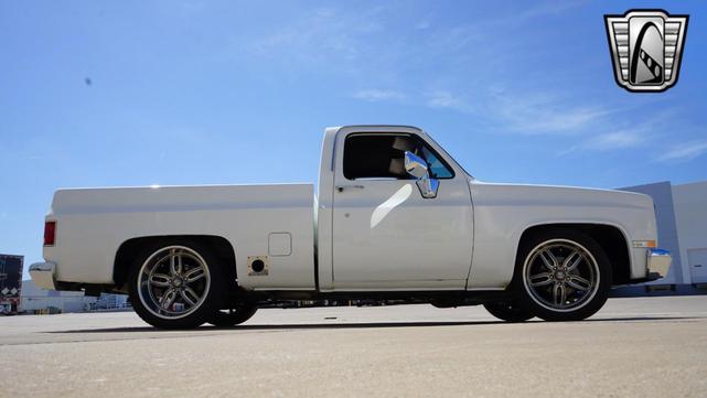 Photo of 1986 White and blue stripe Chevrolet C10/K10