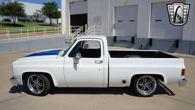 Photo of 1986 White and blue stripe Chevrolet C10/K10