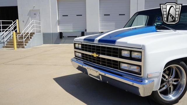 Photo of 1986 White and blue stripe Chevrolet C10/K10