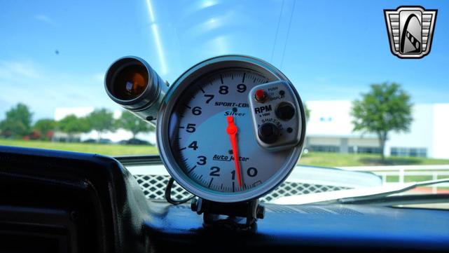 Photo of 1986 White and blue stripe Chevrolet C10/K10