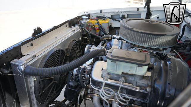 Photo of 1986 White and blue stripe Chevrolet C10/K10