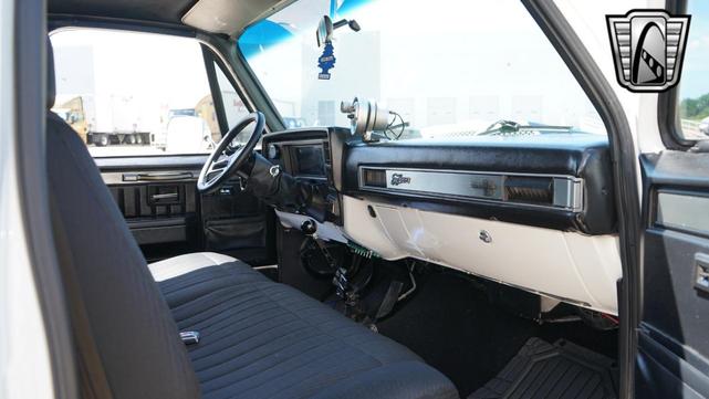 Photo of 1986 White and blue stripe Chevrolet C10/K10