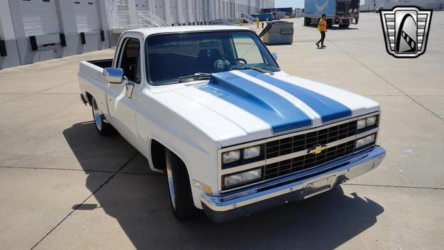 Photo of 1986 White and blue stripe Chevrolet C10/K10