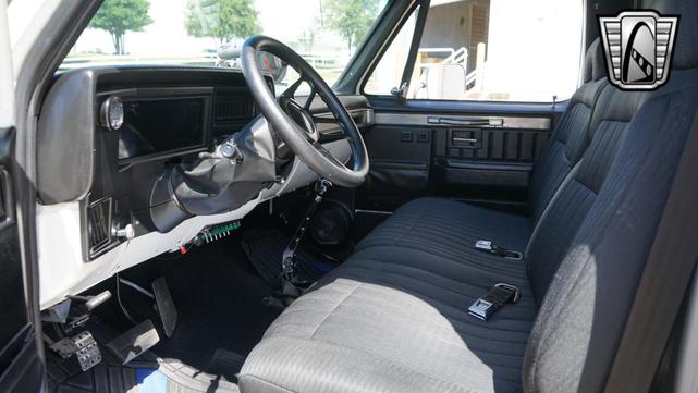Photo of 1986 White and blue stripe Chevrolet C10/K10
