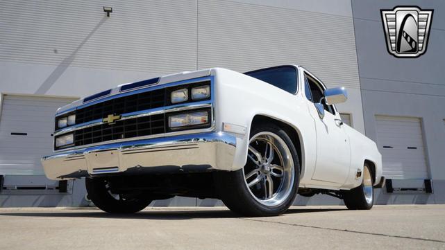 Photo of 1986 White and blue stripe Chevrolet C10/K10