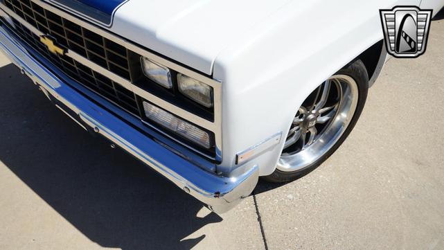 Photo of 1986 White and blue stripe Chevrolet C10/K10