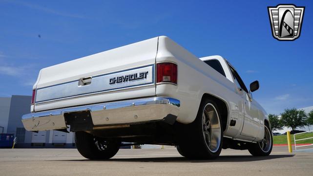 Photo of 1986 White and blue stripe Chevrolet C10/K10