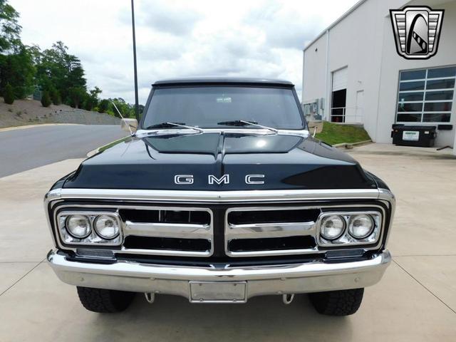 Photo of 1972 Black GMC Suburban