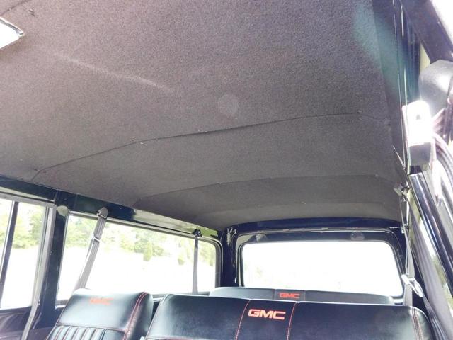 Photo of 1972 Black GMC Suburban