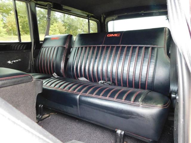 Photo of 1972 Black GMC Suburban