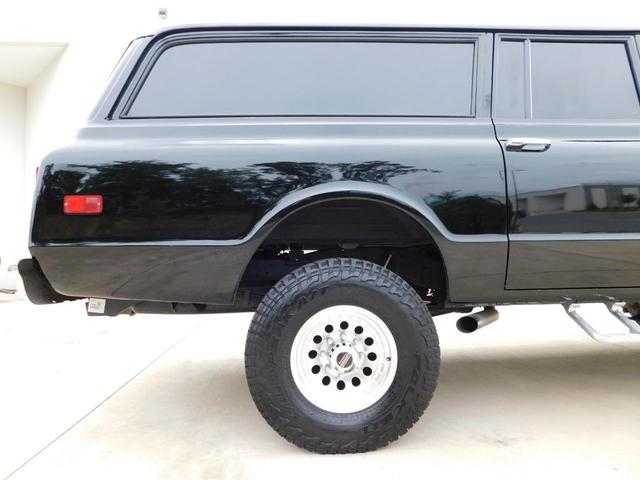 Photo of 1972 Black GMC Suburban
