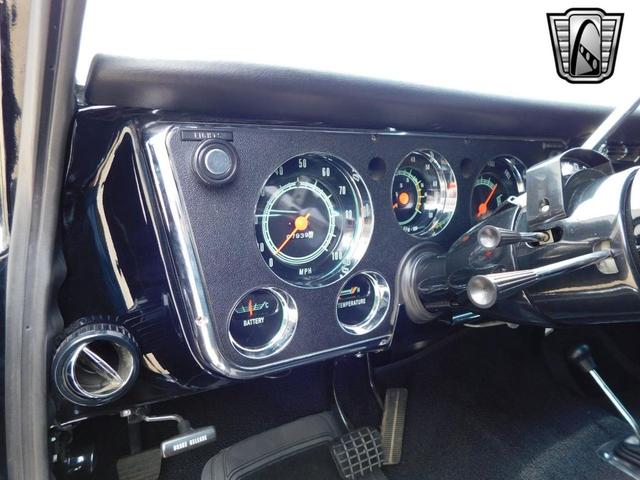 Photo of 1972 Black GMC Suburban