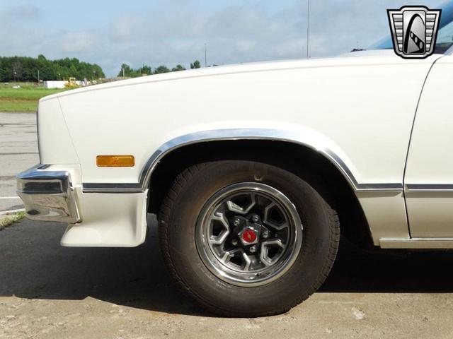 Photo of 1985 White Chevrolet El Camino