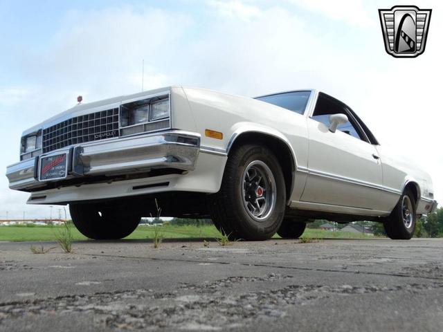 Photo of 1985 White Chevrolet El Camino