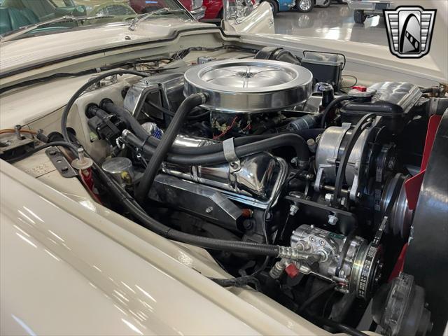 Photo of 1963 White Studebaker Avanti