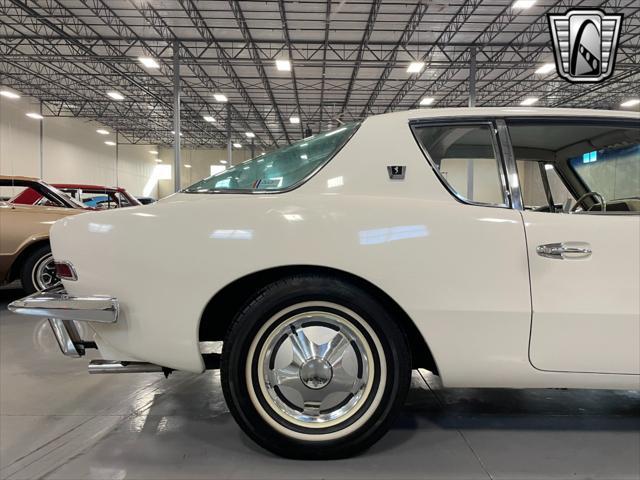 Photo of 1963 White Studebaker Avanti