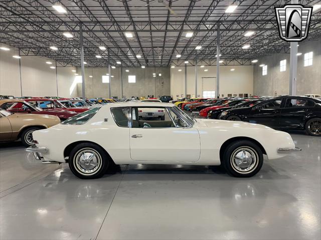 Photo of 1963 White Studebaker Avanti