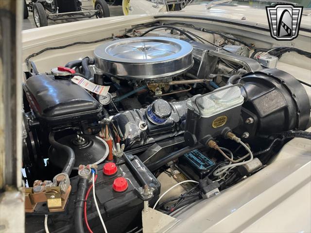 Photo of 1963 White Studebaker Avanti