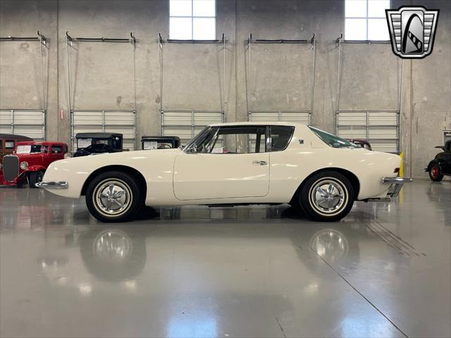 Photo of 1963 White Studebaker Avanti