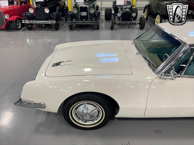 Photo of 1963 White Studebaker Avanti
