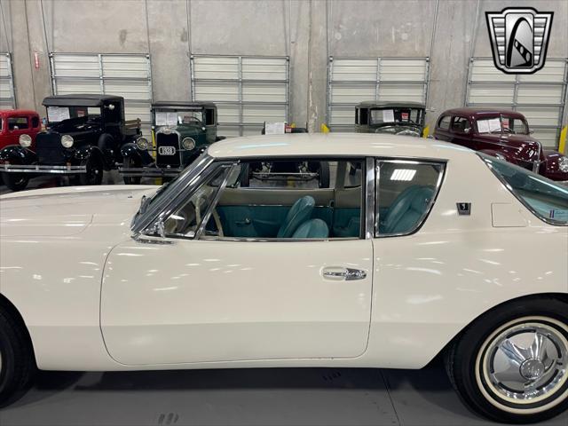 Photo of 1963 White Studebaker Avanti