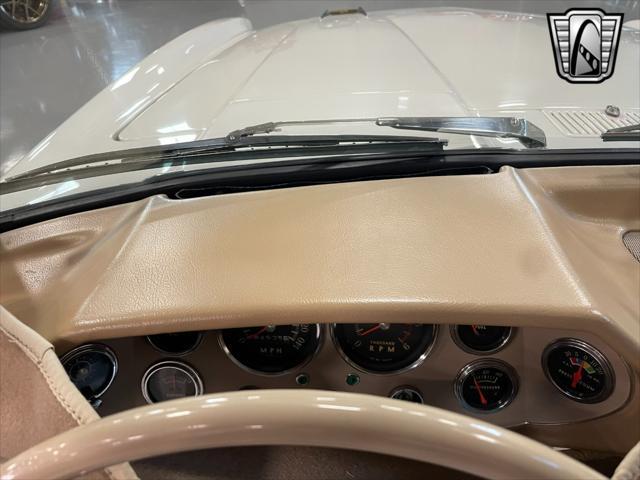 Photo of 1963 White Studebaker Avanti