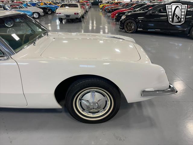 Photo of 1963 White Studebaker Avanti